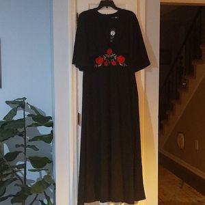 Boohoo maxi black vneck with embroidery